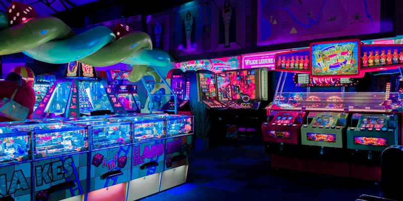 UED体育电竞直播画面，展示英雄联盟S16比赛场景