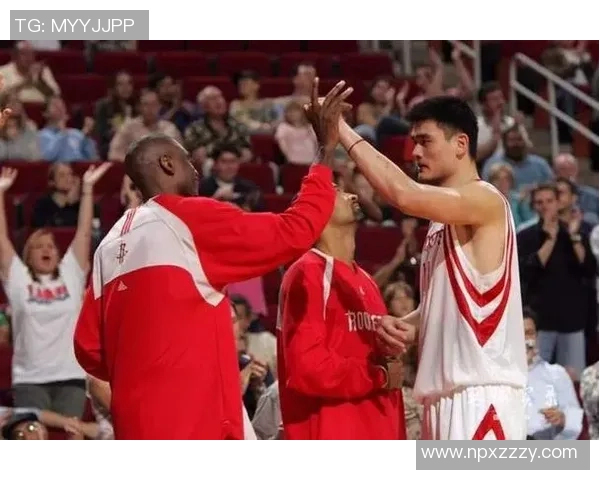 穆托姆博与姚明携手畅谈篮球传奇与文化交流的精彩节目